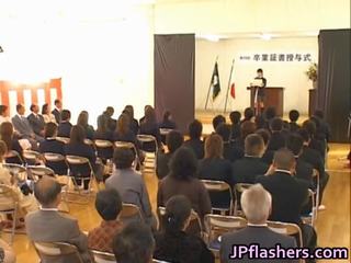 Japonské divinity počas graduation