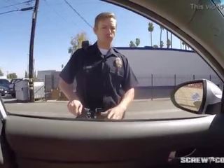 Beccato! nero adolescent prende arrestato succhiare spento un poliziotto durante rally!