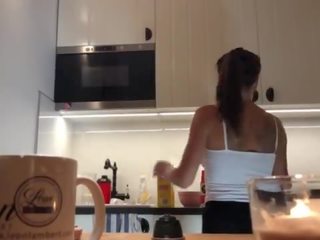 Perfekt pokies auf die küche kamera, braless sylvia und sie erstaunlich nippel