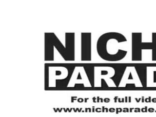 Niche parade - young&comma; competitive pornohvězdami jocelyn kámen a kira perez vstoupit soutěž na najít ven kdo plechovka otevřeno a buddy připojenými opčními faster s jejich ruce