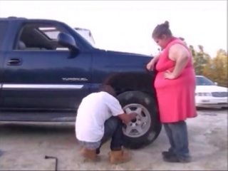 Νέος έφηβος/η δίνουν βρόμικο βίντεο βίντεο για αμάξι trouble βοήθεια, οργασμός εκσπερμάτιση μέσα