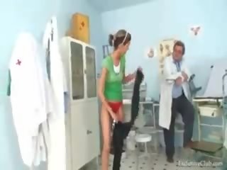 Angela có âm hộ đốm examined qua gyno y khoa đàn ông