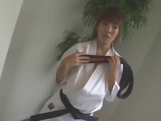 Hitomi tanaka. intern klasë karate.